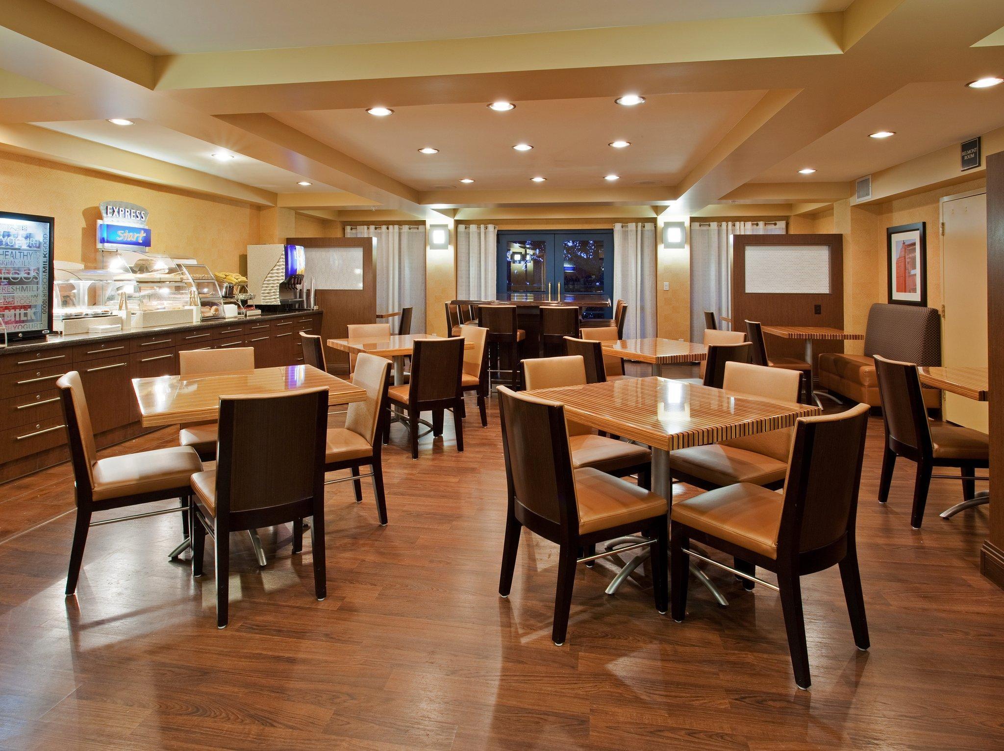 Holiday Inn Express Hotel & Suites Belmont By Ihg Esterno foto