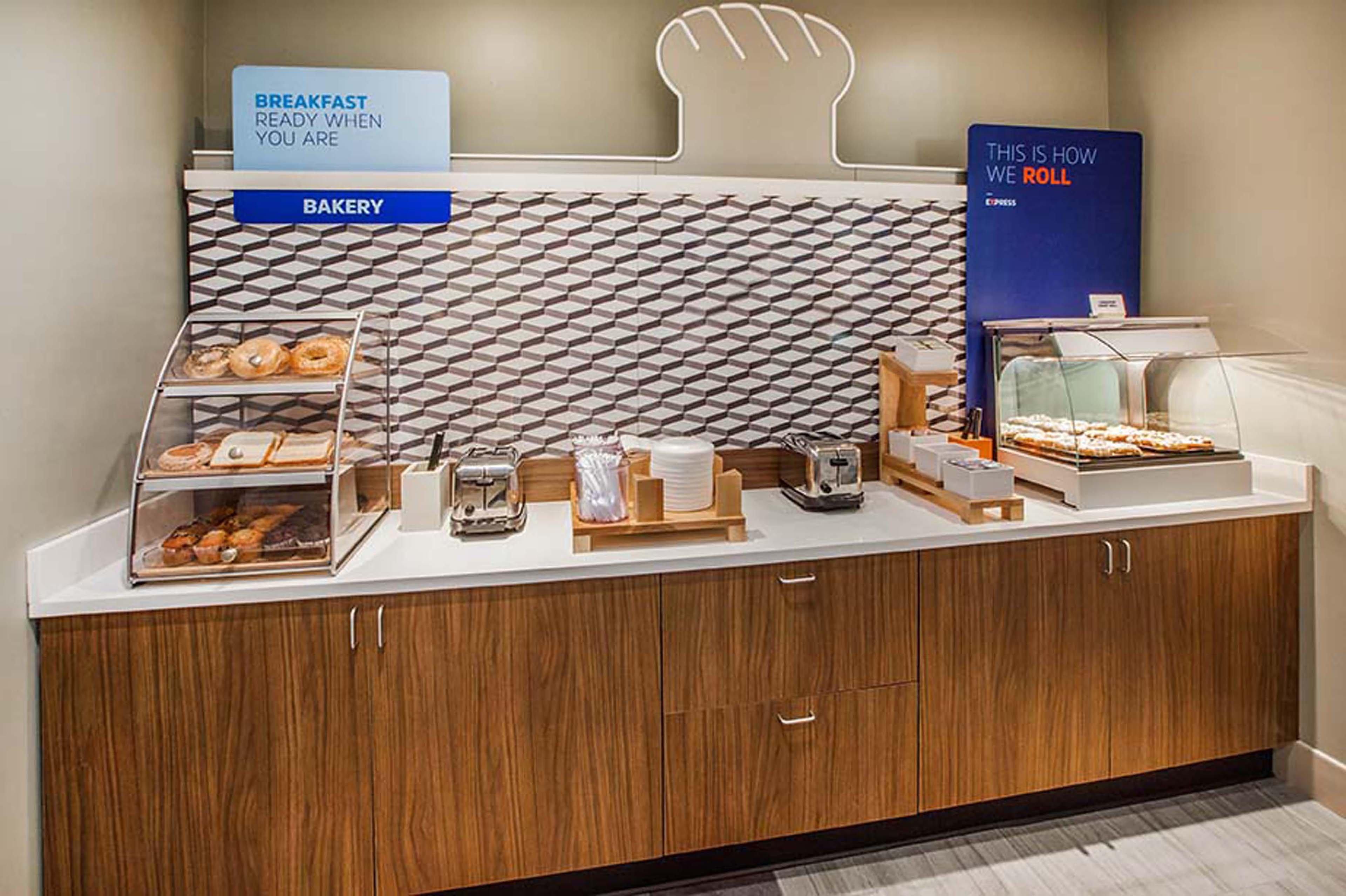 Holiday Inn Express Hotel & Suites Belmont By Ihg Esterno foto