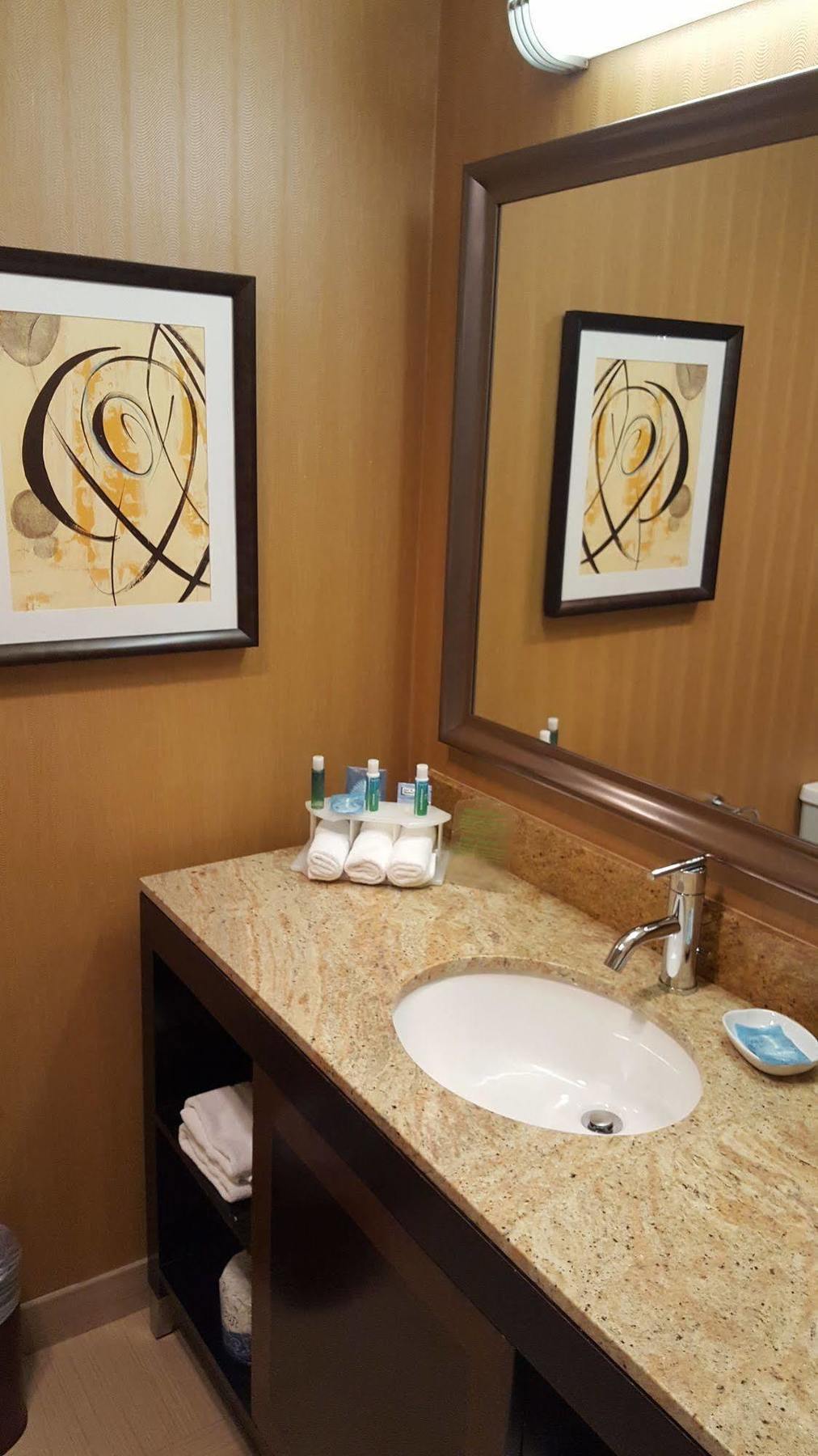 Holiday Inn Express Hotel & Suites Belmont By Ihg Esterno foto