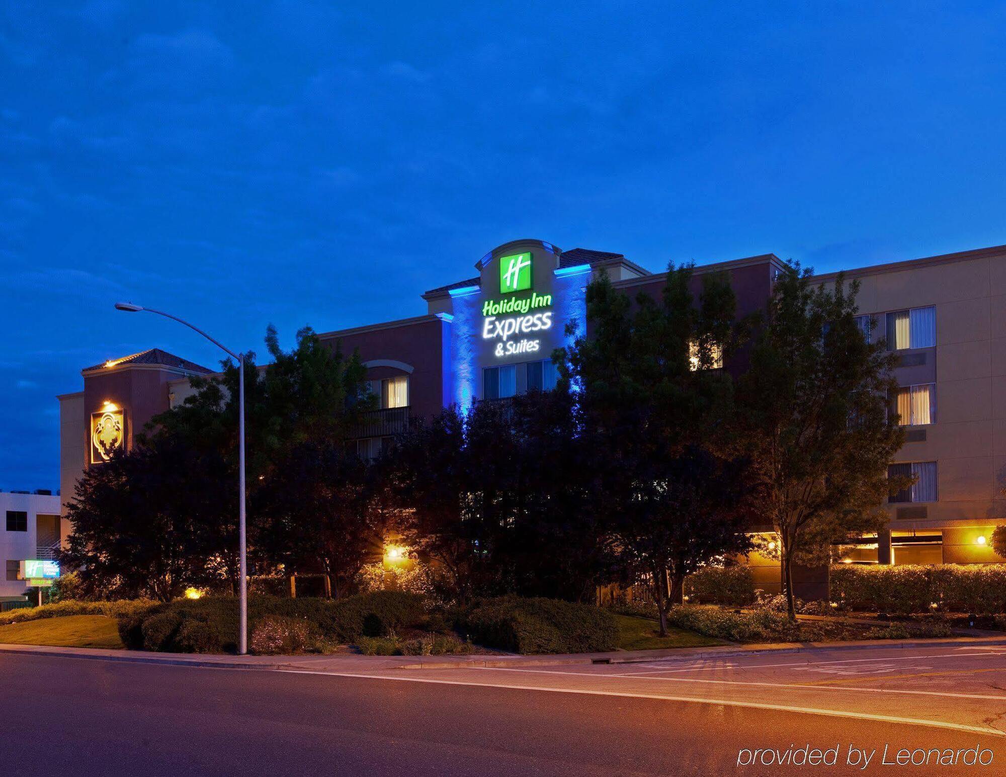 Holiday Inn Express Hotel & Suites Belmont By Ihg Esterno foto